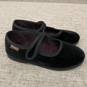 Cienta size 29 black velvet Mary Jane shoes VGUC